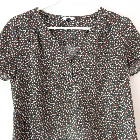 Tommy Jeans Floral Pattern No Wrinkle Blouse In Size S - Picture 2 of 10